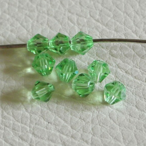 40 perles toupies cristal vert clair 4 x 4 mm, verre cristal à facettes translucide, trou 1 mm environ