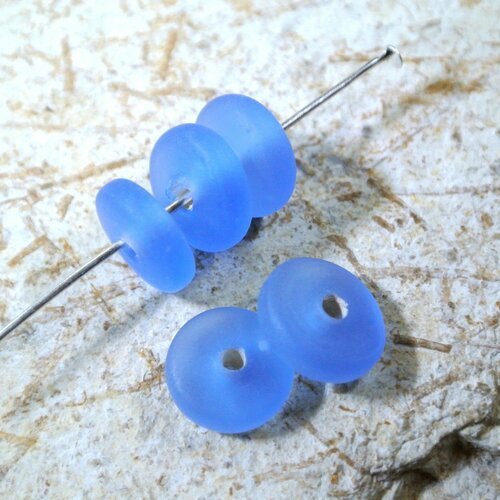 10 perles artisanales indiennes forme soucoupe en verre bleu translucide mat, 11 x 4 mm, trou 1,8 mm 
