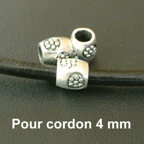 10 perles passantes argentées, corps tube bombé et fleur en médaillon, 8 x 8 mm, trou : 5 mm pour cordon 4 mm, en métal 