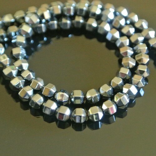 20 petites perles en hématite de forme ronde à grosses facettes, 4 x 4 mm, couleur gris foncé brillant
