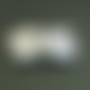 2 perles passantes palets carrés angles arrondis décorés d'une spirale à angles, 18 x 18 x 5 mm, trou 14 x 3 mm