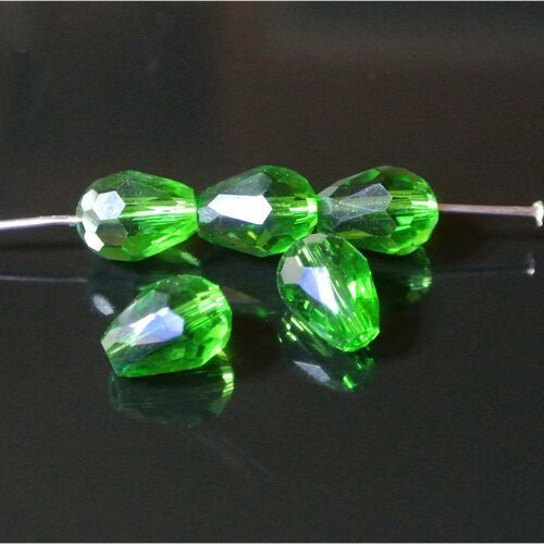 Lot de 10 perles, 11 x 8 mm, en verre à facettes forme goutte vert intense