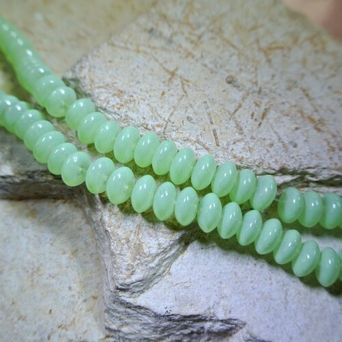 Lot de 20 perles forme soucoupe en verre teinté vert pâle, 8 x 4 mm, trou : 1 mm