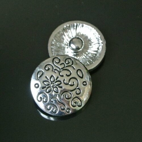 Un bouton pression snap chunk, décor argent vieilli motifs arabesques, diamètre 20 mm