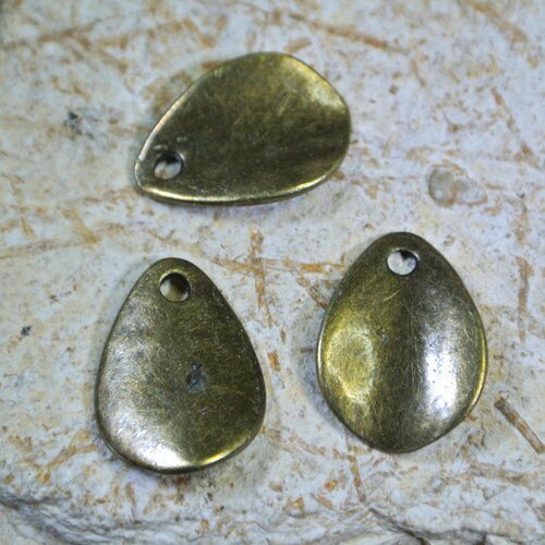 20 breloques bombées forme goutte, métal bronze, 17 x 13 mm