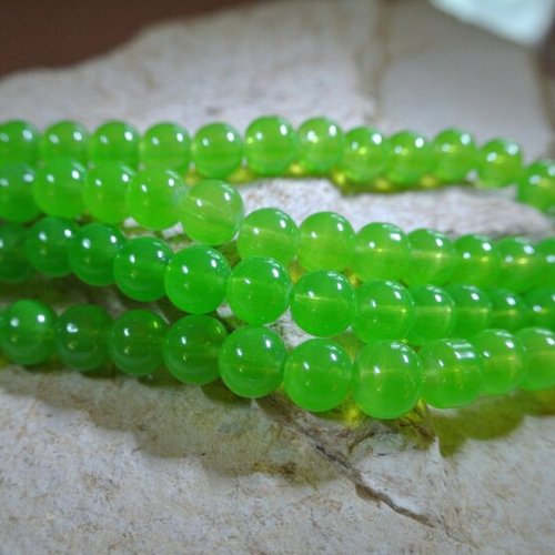 20 perles rondes 8 mm en verre semi-opaque vert lumineux, trou : environ 1 mm 