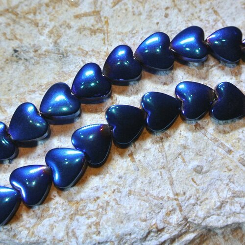 10 petites perles forme coeur hématite bleue irisée, 6 x 6 mm