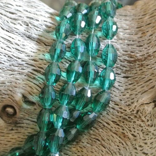 Lot de 10 perles, 8 x 6 mm, verre cristal à facettes forme olive d'un très joli vert malachite, trou 1 mm