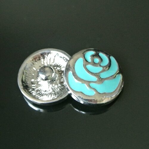 Très joli bouton pression snap aluminium, décor argent et émail turquoise rose stylisée, diamètre 20 mm