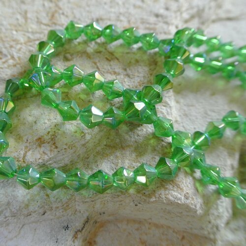 Lot de 40 perles forme toupie en verre couleur vert péridot ab, 6 x 6 mm, trou : environ 1 mm