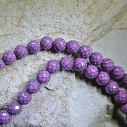 Lot de dix perles rondes à facettes 8 mm en hématite teintées mauve-violet effet filet mesh