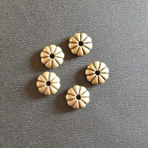 Lot de 20 perles intercalaires soucoupes (rondes aplaties et bombées), motif fleur, métal couleur bronze, 7 x 2 mm, épaisseur 2,5 mm