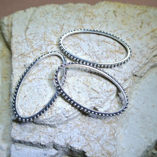 Lot de 4 anneaux fermés créoles forme ovale, 4,2 x 2,3 cm environ, métal argenté vieilli motif à points dimensions
