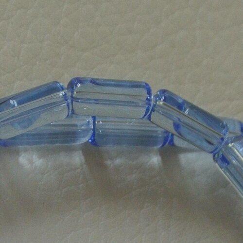 Lot de vingt jolies petites perles en verre en forme de tube aux angles arrondis, couleur bleu ciel, 10 x 4 mm