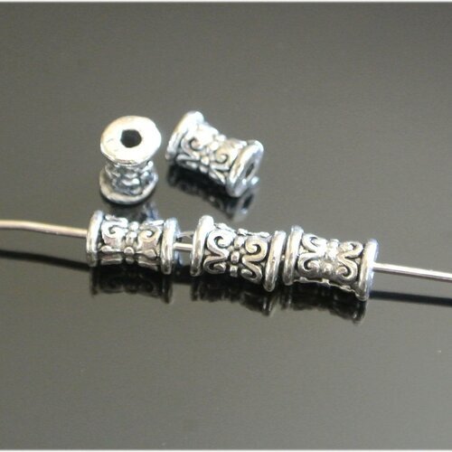 Lot de 20 perles intercalaires tubes forme bobine à motifs arabesques, 7 x 4 mm, métal argenté vieilli, trou : 1,5 mm environ