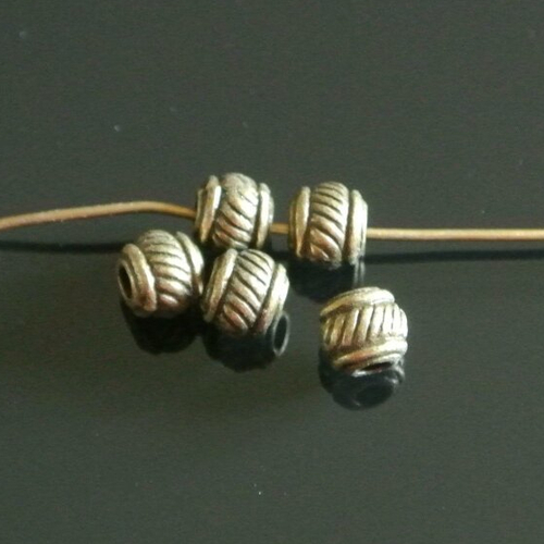 Vingt perles intercalaires bronze, 5 x 4,5 mm, rondelle stries obliques et bourrelet de part et d'autre, trou 1,4 mm