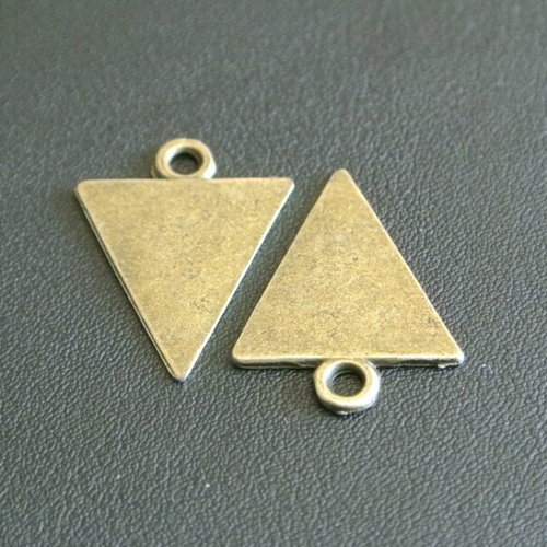 Lot de 10 breloques bronze en forme de triangle pointe en bas, 23 x 18 x 1 mm, anneau d'accroche d'environ 3 mm 