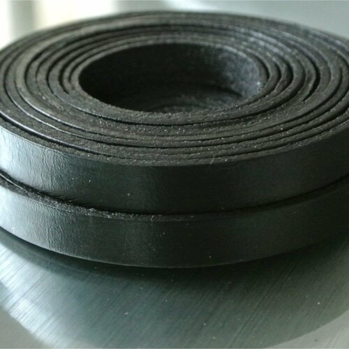 50 centimètres de cordon de cuir plat 10 x 2,5 mm (li) de couleur noire