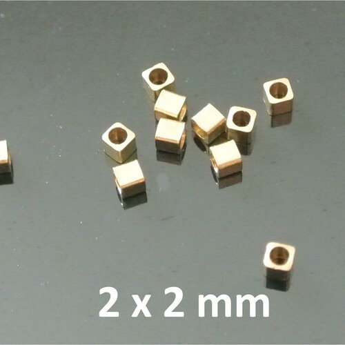 Lot de 50 très petites perles intercalaires métal doré cubes cubiques aux angles vifs en cuivre, 2 x 2 mm, trou environ 1 mm