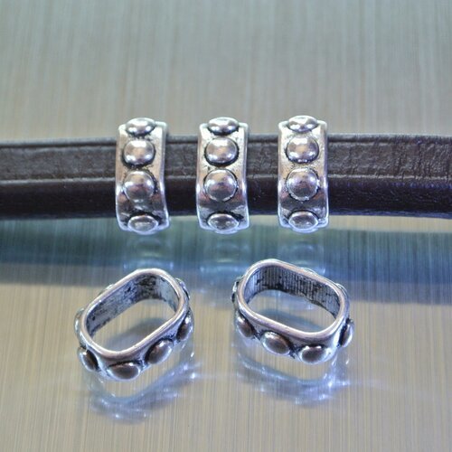 5 perles passants effet clouté pour cordon de cuir épais, perles 15 x 11 mm, trou ovale : 11 x 7 mm, métal argenté 