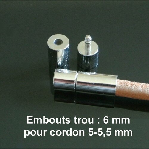Un fermoir effet magnétique à tige pour cordon 5-5,5 mm, 20 x 7 mm, trou rond 6 mm, en métal couleur argent platine