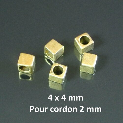 Lot de 20 jolies petites perles intercalaires cubes en métal ton or, 4 x 4 mm, pour cordon 2 mm, trou : 2,5 