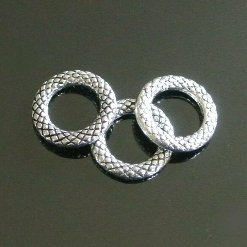 Lot de 6 jolis anneaux fermés motif écailles en métal argenté vieilli, diamètre 14 mm, trou 8,2 mm,