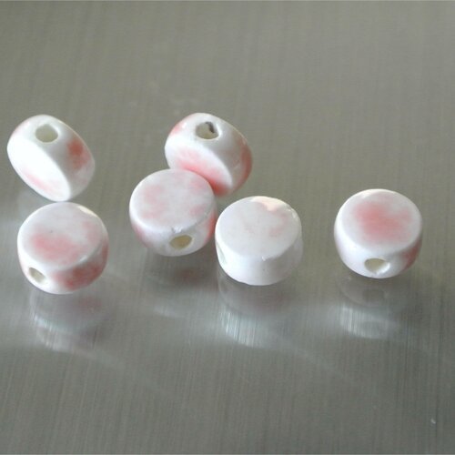 Lot de 10 perles palets ronds en céramique ton rose et blanc 8 x 4 mm, trou environ 2 mm