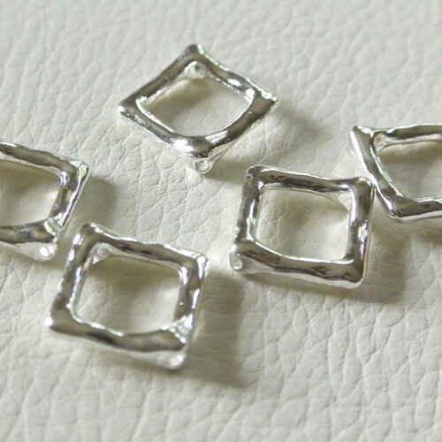 Huit perles cadres irréguliers en forme de losange, couleur argent, 12 x 12 mm, épaisseur 3 mm, trou pour la tige