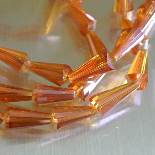Lot de six perles en verre en forme de cône ou trapèze à facettes, couleur orange-rouge irisé ab, 15 x 8 mm