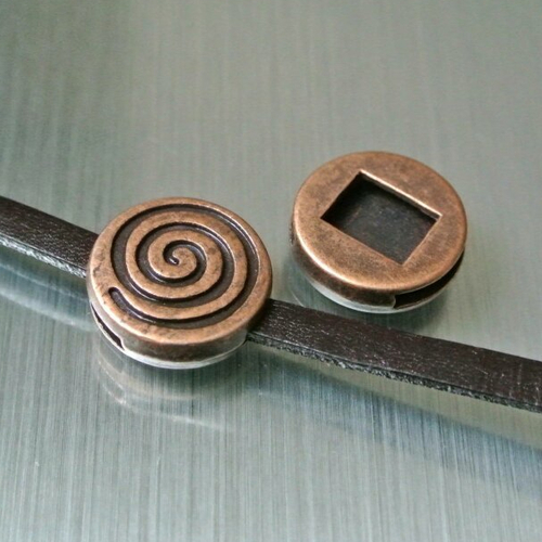 2 perles passantes palets ronds, motif spirale, diamètre 18 mm, métal cuivre
