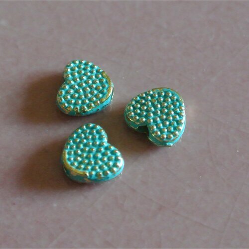 Lot de 10 perles coeur métal vert de gris sur doré 7 x 7 x3 mm, motifs points, trou 1 mm