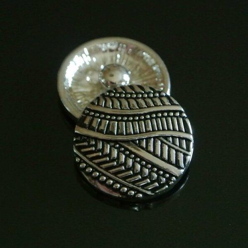 2 boutons pression snap chunk, décor argent vieilli motifs géométriques striés, diamètre 20 mm