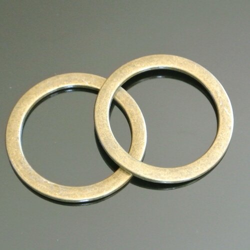 4 anneaux fermés et ronds, diamètre 3,3 cm, intérieur 2,5 cm, métal couleur bronze