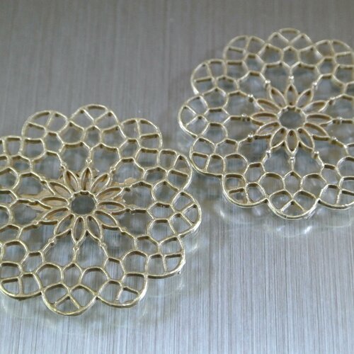 Lot de 2 connecteurs forme ronde motifs fleurs, diamètre : 38 mm, épaisseur : 2 mm, métal couleur bronze 
