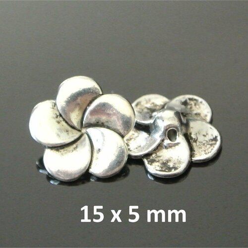 2 boutons en forme de fleurs à 5 pétales, 15 x 5 mm, métal ton platine, trou d'accroche 1 mm environ