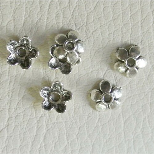 40 coupelles ou calottes en forme de fleur 5 pétales lisses en métal couleur argent vieilli, 6 x 6 mm, trou 1 mm