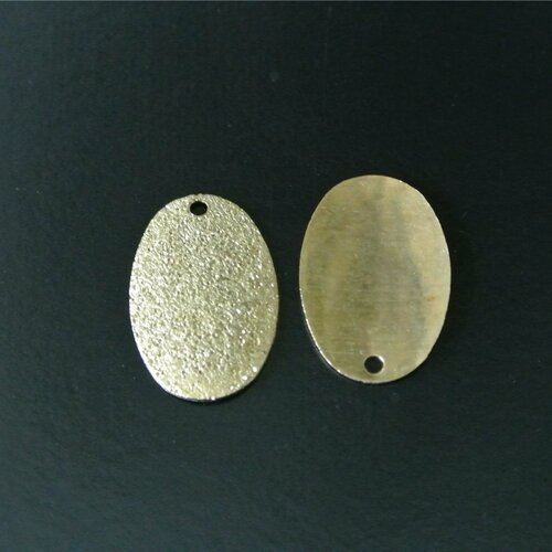 Deux breloques forme ovale légèrement bombée, en laiton métal doré, un côté à effet stardust, 24 x 16 mm, un trou 1 mm environ