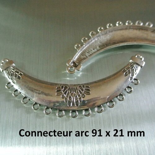 Un grand connecteur métal argenté forme arc ou croissant motif central, 91 x 21 mm,13 trous pour pendants 