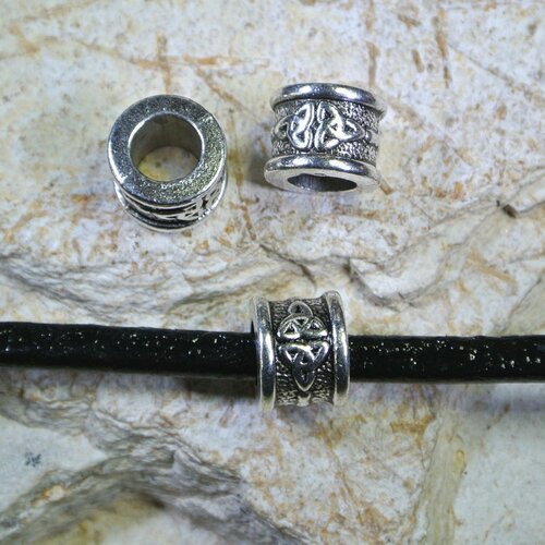 4 perles passant forme cylindre en métal argenté vieilli motif celte, 10,5 x 8 mm, trou 6 mm