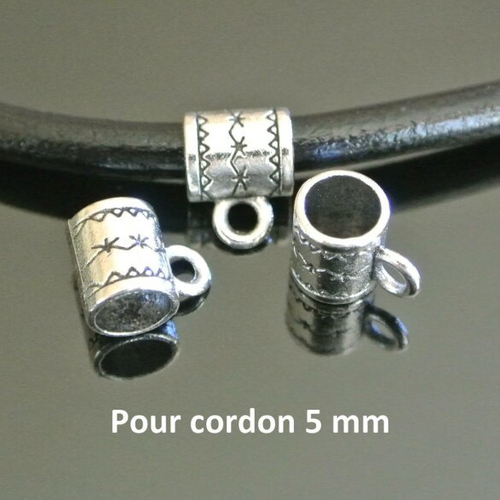 10 bélières tubes métal argenté, fins motifs gravés, trou 5,2 mm pour cordon 5 mm 