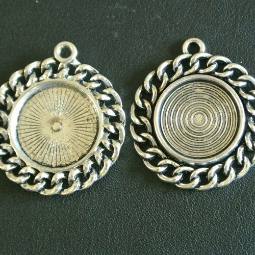 2 pendants ronds argentés supports cabochon 16 mm, cerclés d'une maille gourmette 31 x 28 x 4 mm