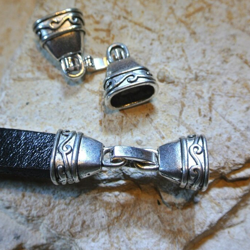 Fermoir à crochet clip en métal argenté motif arabesque pour cordon de cuir épais, trou : 10 x 7 mm 