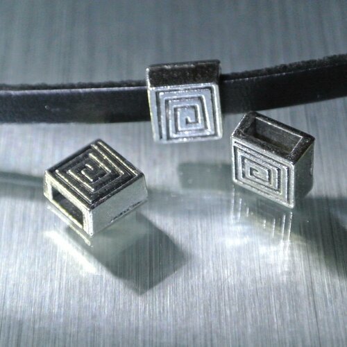 5 perles argentées passantes carrées motif spirale carré pour cordon 5 x 2 mm en métal argenté, dimensions : 9 x 9 x 5 mm, trou : 6 x 2