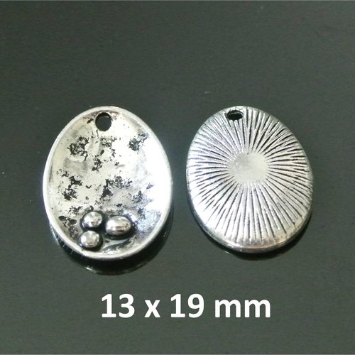 2 breloques pendants ovales 3 boules sur une surface concave métal argent antique effet martelé, 19 x 13 mm, trou 1 mm environ