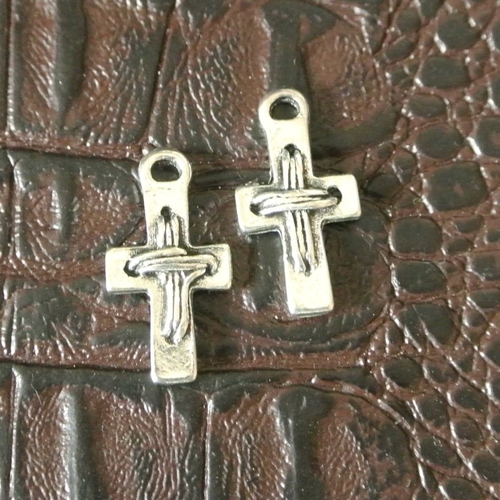 10 breloques croix effet lien cousu métal argenté, 23 x 12 mm, réversible