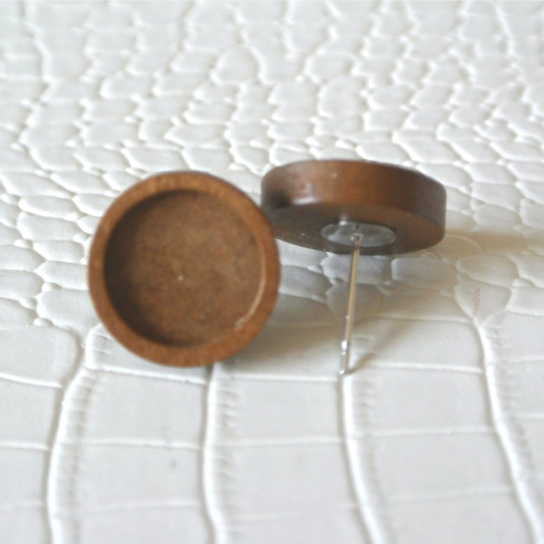 Paire de puces d'oreilles en bois marron et tige acier supports cabochons ronds 12 mm, poussoir métal