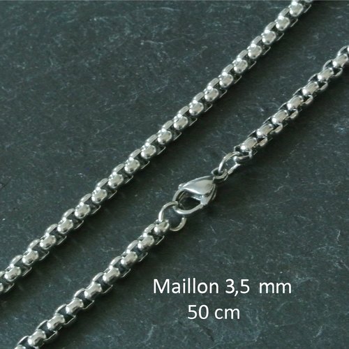 Une chaîne en acier inoxydable 50 cm maille vénitienne, les maillons de 3,5 mm sont carrés et arrondis, fermoir mousqueton 12 mm