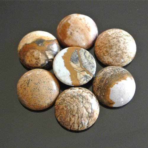 Un cabochon rond 16 mm, pierre fine bombée jaspe beige sable, tons beige à cuivrés, base plate