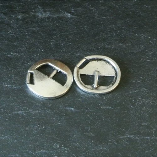 Une petite boucle fermoir en métal argenté forme ronde environ 20 mm pour cordon plat 5 mm
